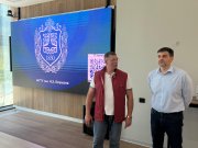 Фронт и тыл вместе — Урал своих не бросает!