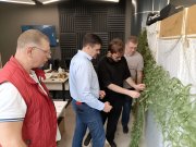 Фронт и тыл вместе — Урал своих не бросает!