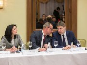 Слева направо: руководитель департамента НП "Фонд развития моногородов" Ольга Макаева, Александр Овчаров, Вадим Третьяков