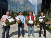 Фронт и тыл вместе — Урал своих не бросает!